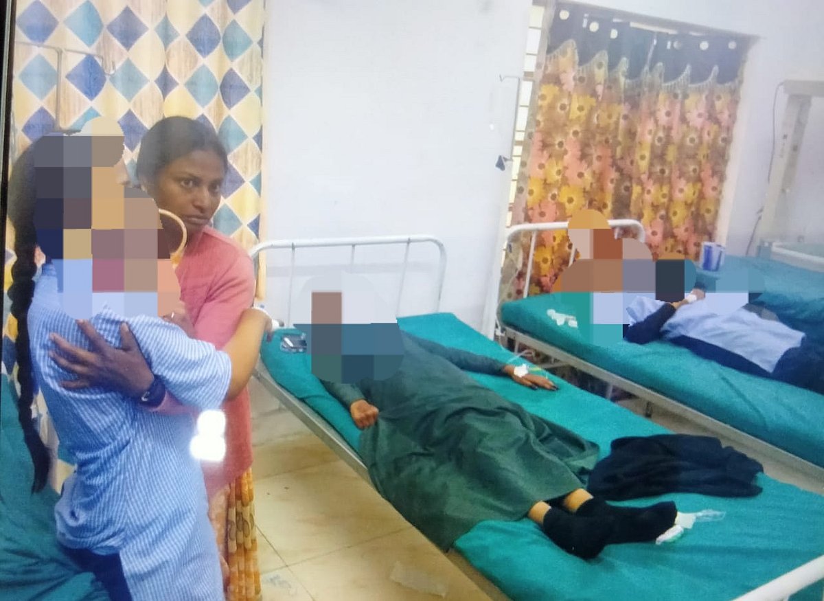 மயக்கமடைந்த மாணவிகள் 