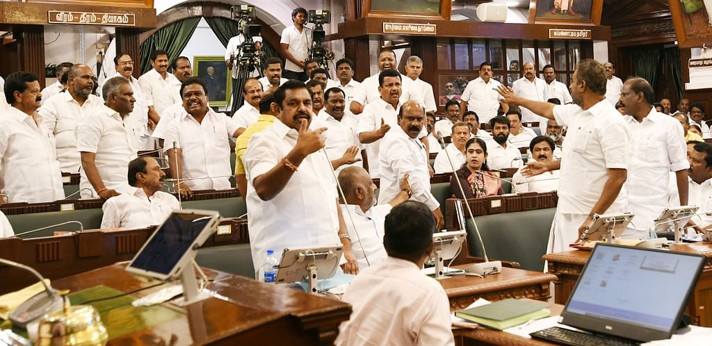 அ.தி.மு.க உறுப்பினர்கள்