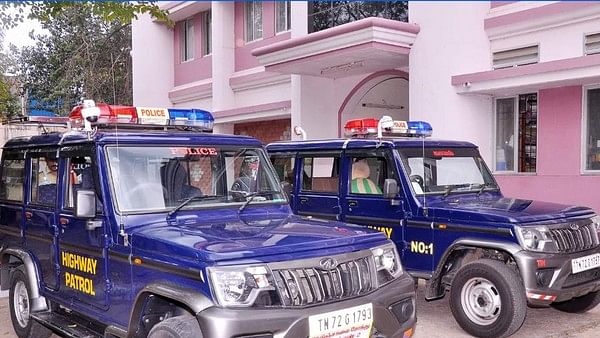 சோலார் கேமரா பொருத்தப்பட்ட ரோந்து வாகனம்