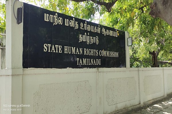 `சாலையில் 20 அடி குழி; விழுந்து தம்பதி உயிரிழப்பு' - ஆட்சியருக்கு மனித உரிமை ஆணையம் நோட்டீஸ்