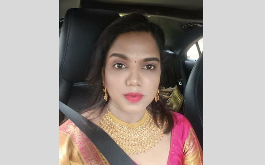 போலி நகைகளை அடகுவைத்து நூதன மோசடி; முன்னாள் எஸ்.ஐ உட்பட நால்வர் கைது - இளம்பெண்ணுக்கு போலீஸ் வலை!