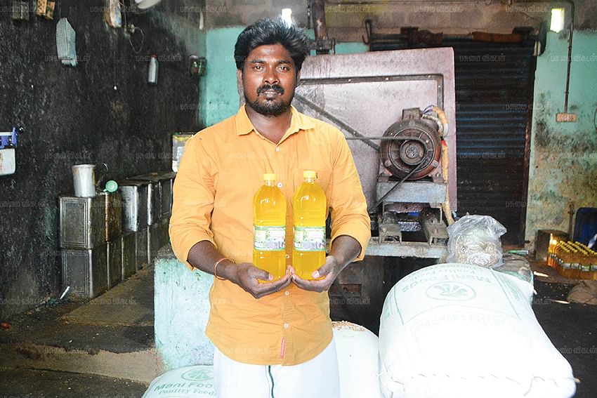 மரச்செக்கு எண்ணெயுடன் தரணிவேந்தன்