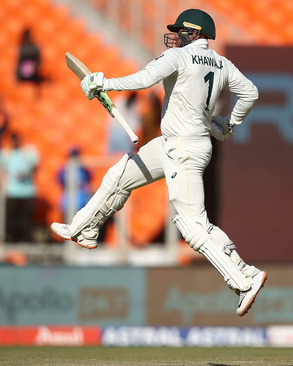 Usman Khawaja: `இந்தியால உன்னால விளையாட முடியாது!' - புறந்தள்ளப்பட்டவன் புயலென மீண்டெழுந்த கதை!