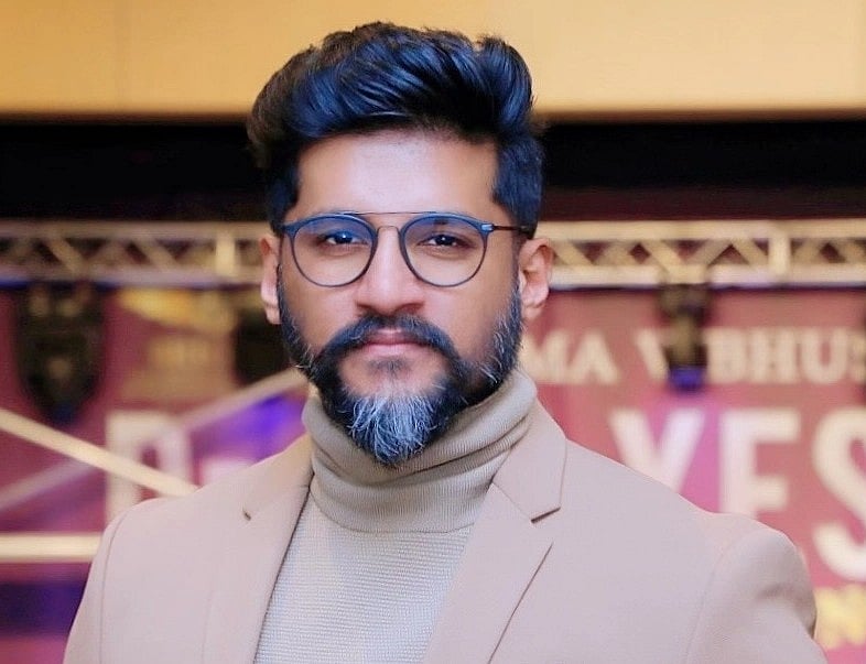 விஜய் யேசுதாஸ் வீட்டில் தங்க, வைர நகைகள் திருட்டு! - போலீஸில் புகார்