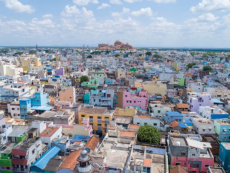 திருச்சி: இளைஞரின் கழுத்தைப் பதம் பார்த்த தடைசெய்யப்பட்ட `மாஞ்சா' நூல்!
