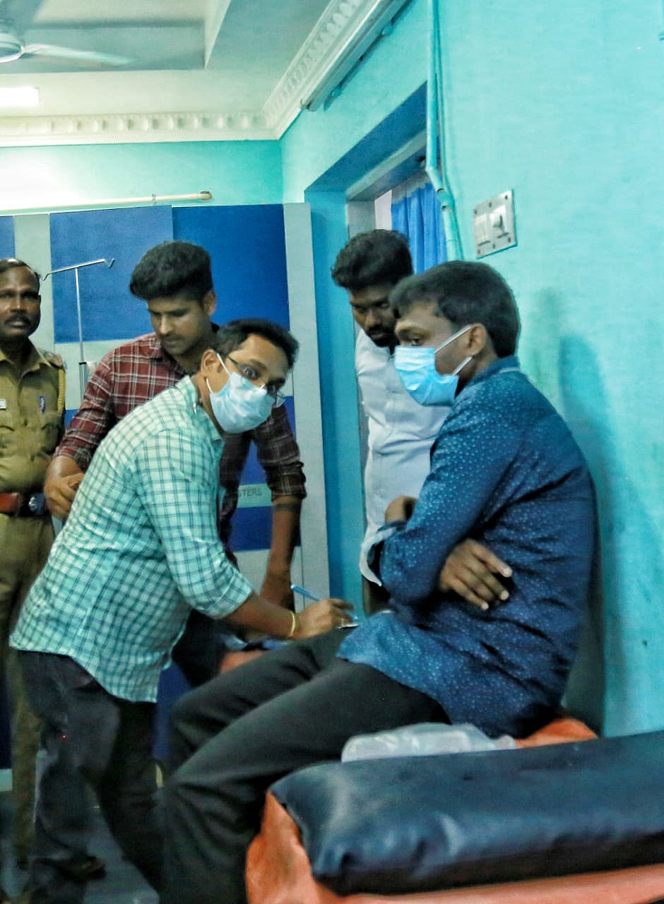 பாதிரியார் பெனடிக்ட் ஆன்றோவுக்கு மருத்துவப் பரிசோதனை செய்யப்பட்டபோது