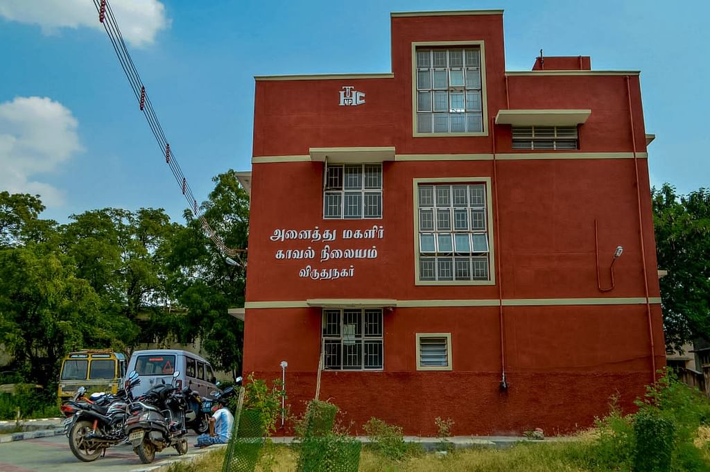 பாலியல் வன்கொடுமை; ஒருவர் கைது; கருவுற்ற சிறுமி மருத்துவமனையிலிருந்து மாயம் - விருதுநகர் அதிர்ச்சி