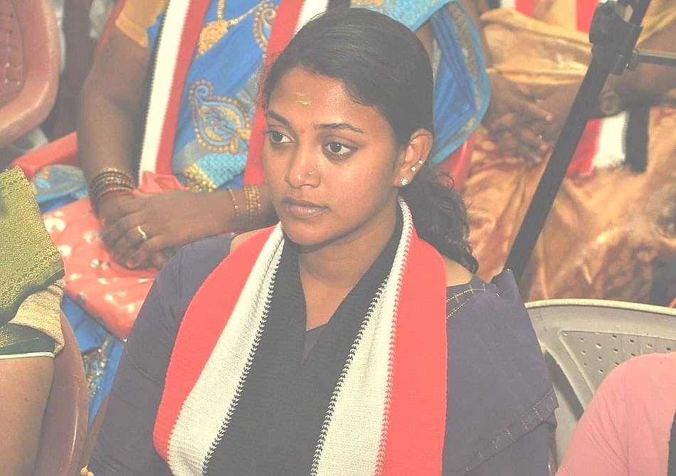 வேலூர்: ‘‘யார் மனதையும் புண்படுத்த விரும்பவில்லை’’ - திமுக-வில் இணைந்த அதிமுக பெண் கவுன்சிலர்