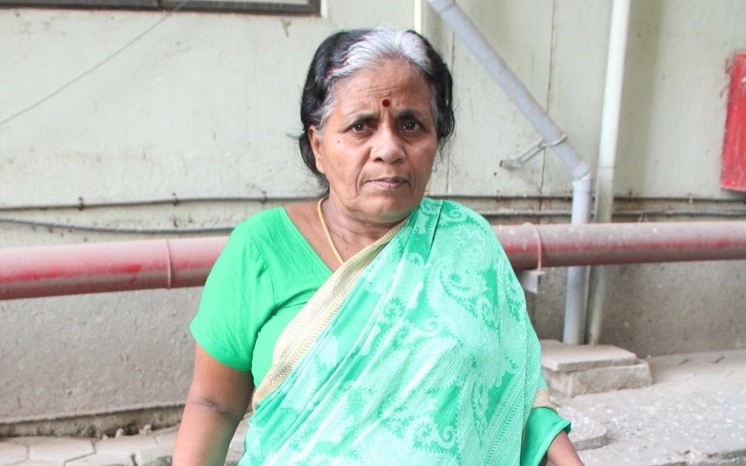 அறுவை சிகிச்சையில் அலட்சியம்; ஒன்றரை மாதமாக போராடிய மூதாட்டி - நடந்தது என்ன?!