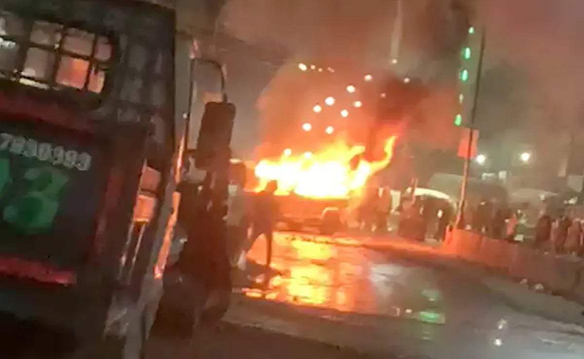 ராம நவமி கொண்டாட்டத்தில் வன்முறை: இரு பிரிவினரிடையே மோதல் - போலீஸ் வாகனங்களுக்கு தீ வைப்பு!