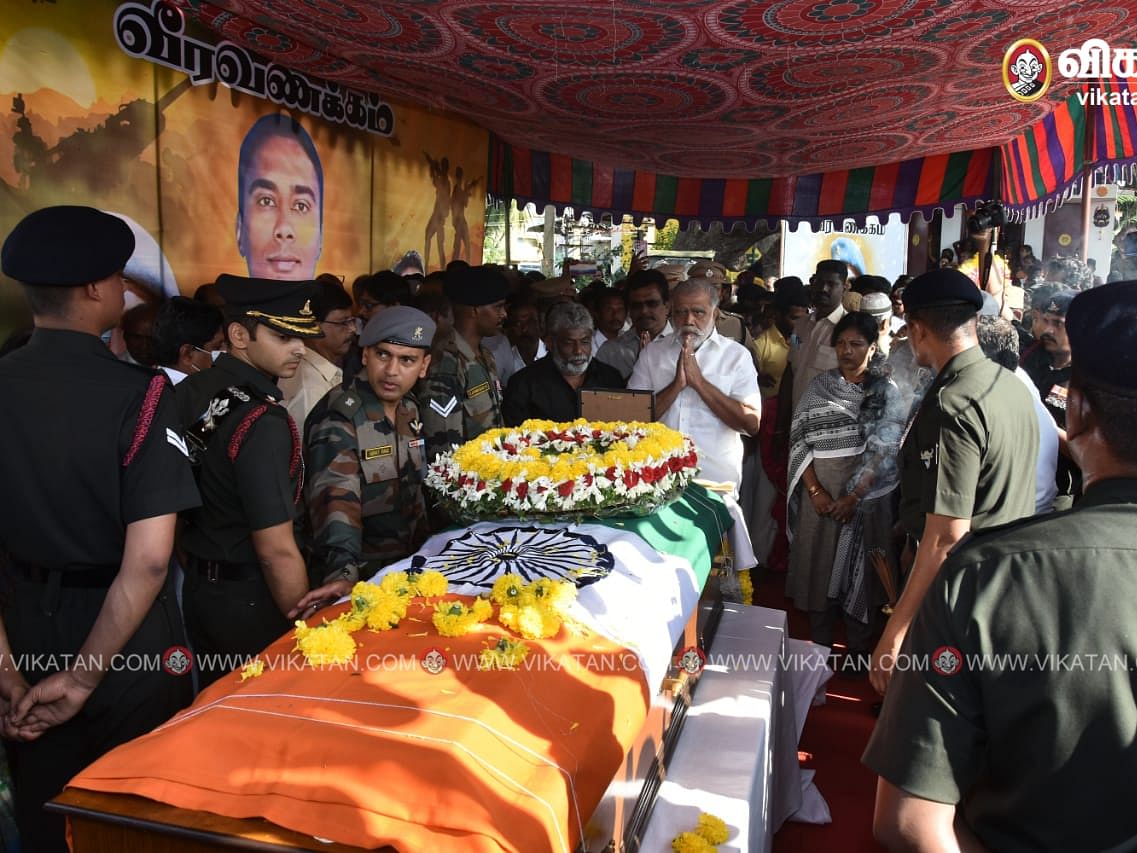 ​தேனி: வீர மரணமடைந்த மேஜர் ஜெயந்த்; 21 குண்டுகள் முழங்க ராணுவ மரியாதையுடன் ​உடல் ​தகனம்!