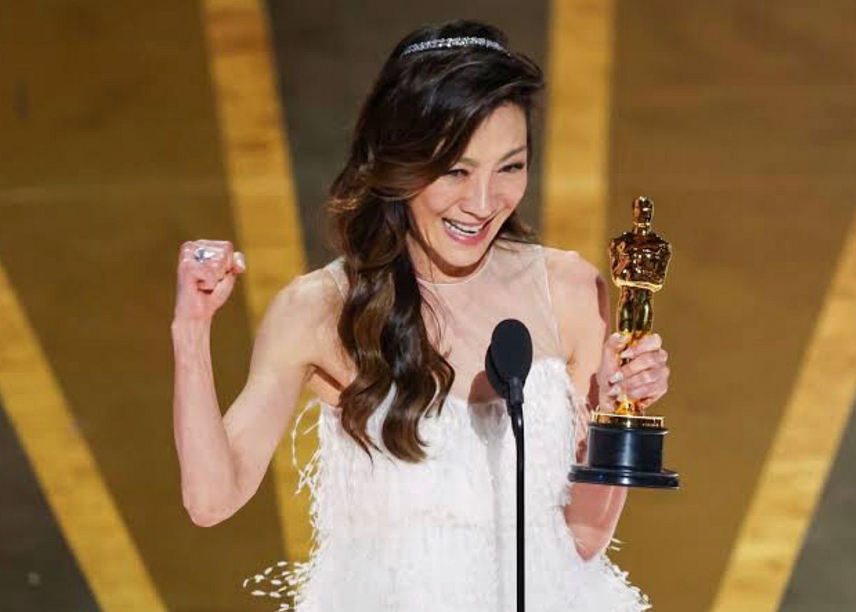 95 வருட வரலாற்றில் முதன்முறை; சிறந்த நடிகைக்கான ஆஸ்கர் விருது வென்ற முதல் ஆசியப் பெண் மிச்செல்!