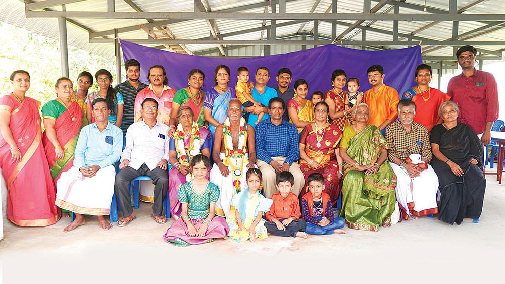 கணேஷ் குடும்பத்தினர்