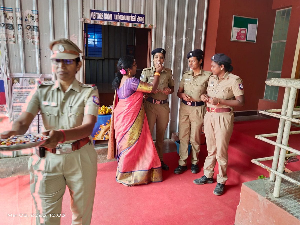 தமிழகத்திலேயே முதன்முறை, காவல் நிலையத்தில் தாய்ப்பாலூட்டும் அறை - பிற பெண்களும் பயன்படுத்த அனுமதி! 