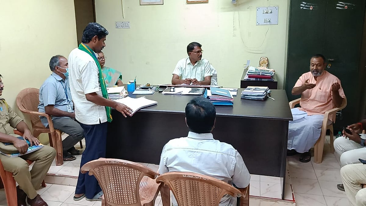 திருப்பூர்: இரும்பு உருக்காலைக்கு எதிராக மக்கள் போராட்டம்; ஆலை இயக்கத்துக்குத் தடைவிதித்த அதிகாரிகள்