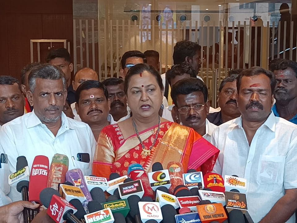 ``அமைச்சர்கள், மக்கள் முகம் சுளிக்கக்கூடிய வகையில் நடந்துகொள்கின்றனர்'' - பிரேமலதா விமர்சனம்