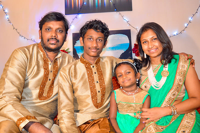 கணவர் - மகன் - மகளுடன் சியாமளா...