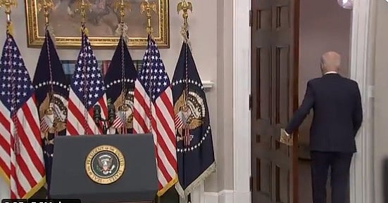 பிரஸ் மீட்: கேள்வியெழுப்பிய பத்திரிகையாளர்கள்; பாதியில் வெளியேறிய அமெரிக்க அதிபர் - என்ன நடந்தது?