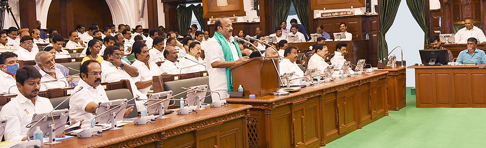 பட்ஜெட் உரையை வாசிக்கும் அமைச்சர் எம்.ஆர்.கே.பன்னீர்செல்வம்