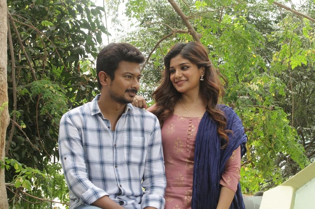 கண்ணை நம்பாதே விமர்சனம்