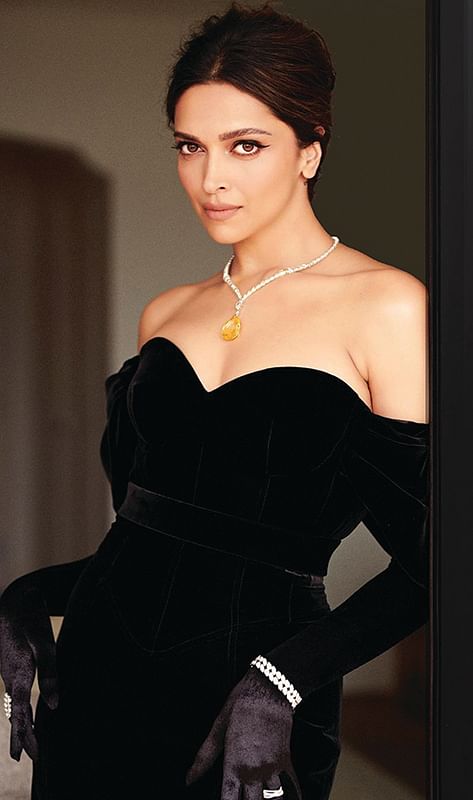 Deepika Padukone: கண்களால் கைது செய்!