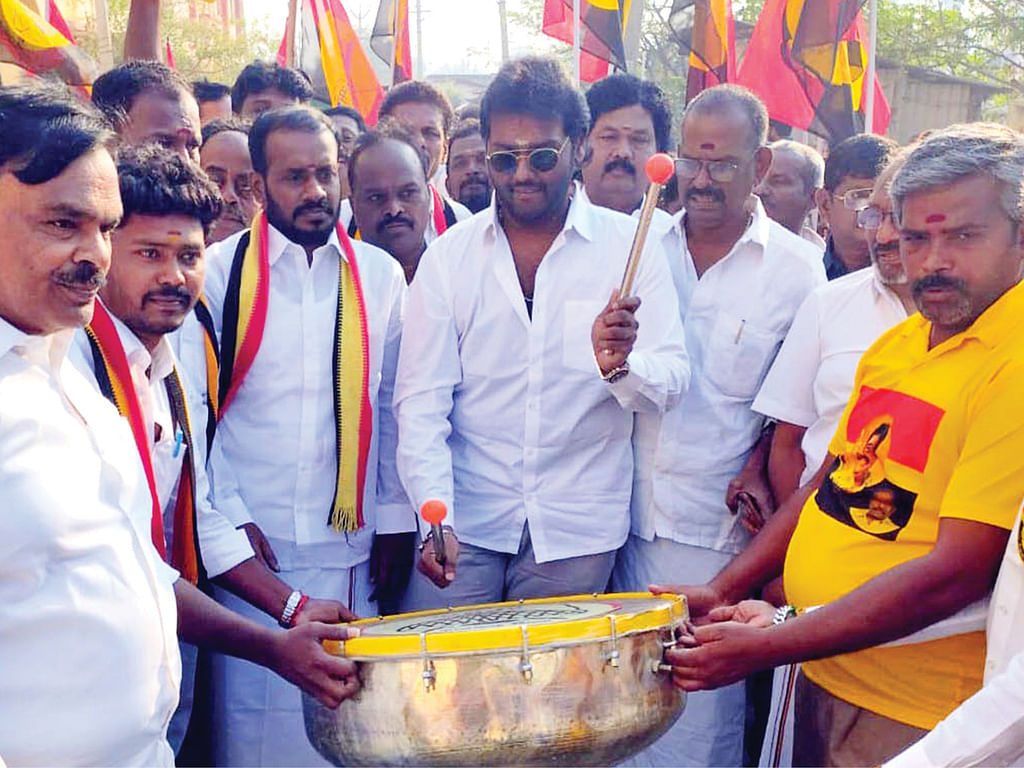 கூடா கூட்டணி... குடும்ப அரசியல்... தொடர் தோல்வி... தேவையில்லாத ஆறாவது விரலா தே.மு.தி.க?