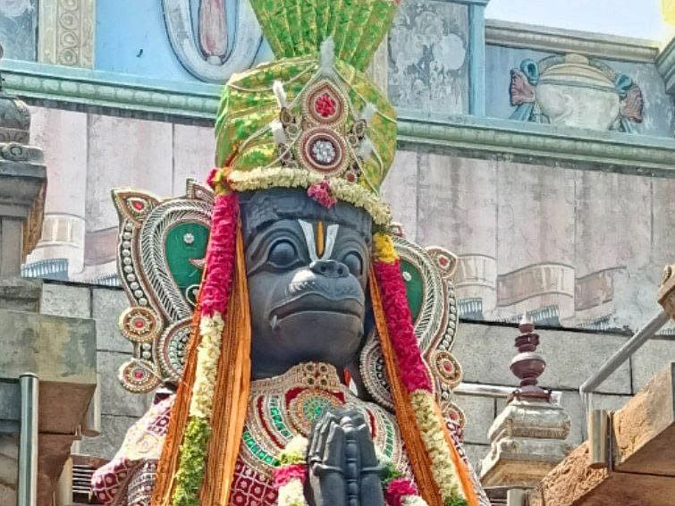 முத்தங்கி அலங்காரத்தில் நாமக்கல் ஆஞ்சநேயர்
