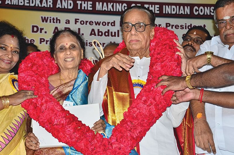  89-வது பிறந்தநாளில் மனைவியுடன்...