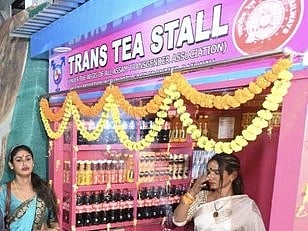 ரயில்வேயில் திருநங்கைகளின் முதல் டீ ஸ்டால்; ட்விட்டரில் பெருமிதத்துடன் மத்திய அமைச்சர் பதிவு!