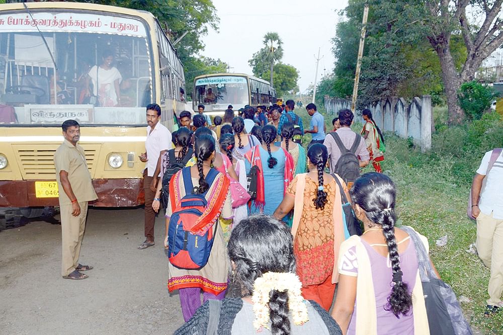 மாணவர்கள்