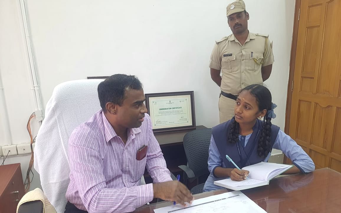 புதுச்சேரி: `ஆட்சியருடன் ஒருநாள்’ - அரசின் அசத்தலான முயற்சிக்கு தேர்வான அரசுப் பள்ளி மாணவி!