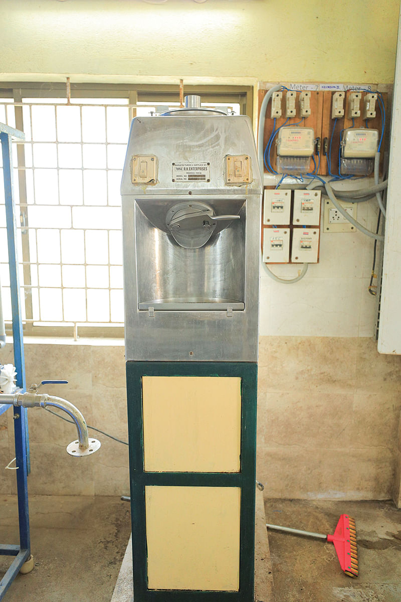 சிறுதானிய ஐஸ்க்ரீம் சிறிய இயந்திரம்
