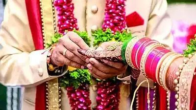 திருமணத்தில் விருந்துக்குப் பதில் பேரீச்சை; ஆடம்பர செலவைத் தவிர்த்து கல்விக்கு உதவிய மொகமத் ஆதிக்!