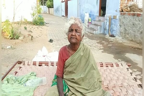 மூதாட்டியை ஏற்க உறவினர்கள் மறுப்பு
