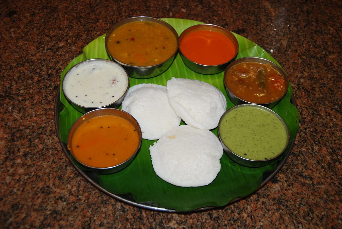 ``நாலு இட்லிக்கு 6 வகை சட்னி” - 40 வருடங்களாகத் தஞ்சை மக்களின் நெஞ்சில் நிறைந்த சுப்பையா டிபன்ஸ்!