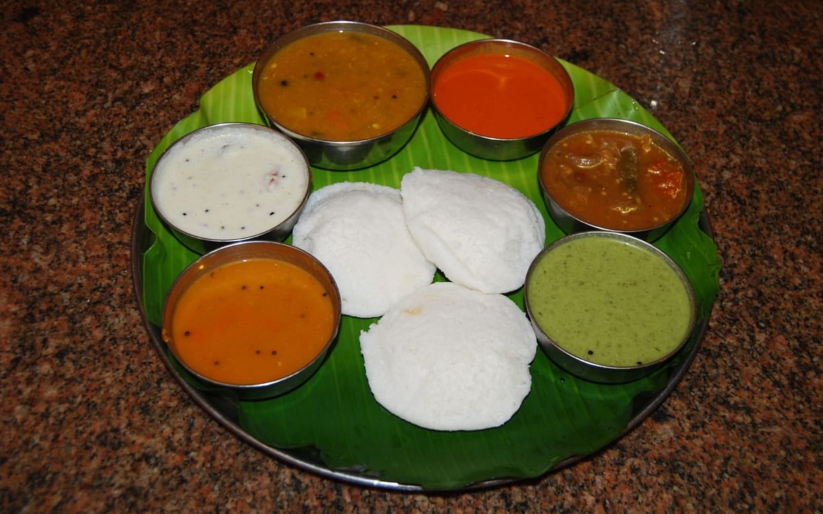 ``நாலு இட்லிக்கு 6 வகை சட்னி” - 40 வருடங்களாகத் தஞ்சை மக்களின் நெஞ்சில் நிறைந்த சுப்பையா டிபன்ஸ்!