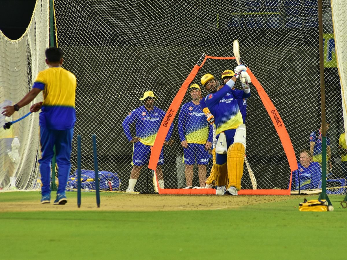 Dhoni: 45 நிமிட பேட்டிங், கீப்பிங்கிற்கு நோ; காயத்தால் அவதியுறுகிறாரா தோனி? | CSK Practice Session