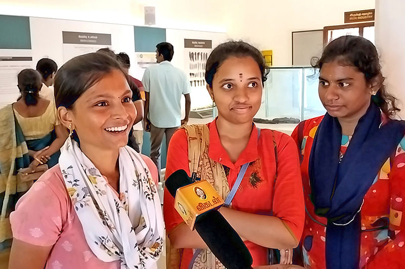 மதுரையைச் சேர்ந்த கல்லூரி மாணவிகள்