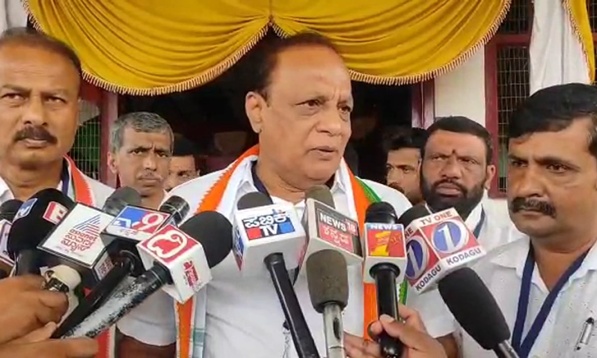 ``ஹெலிகாப்டரில் மூட்டை மூட்டையாகப் பணத்துடன் வந்தார்'' - காங்கிரஸ் புகாரும், அண்ணாமலை விளக்கமும்!