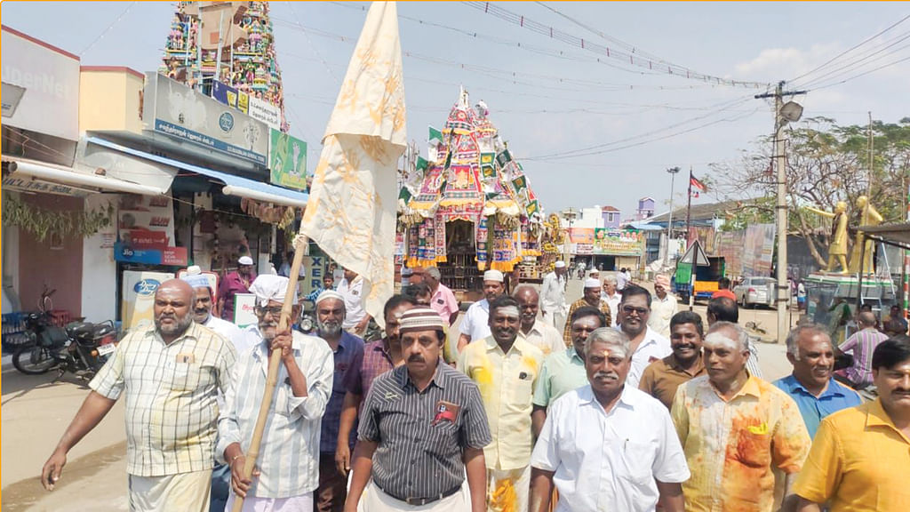 ‘சந்தனம் பூசும்' நிகழ்வு