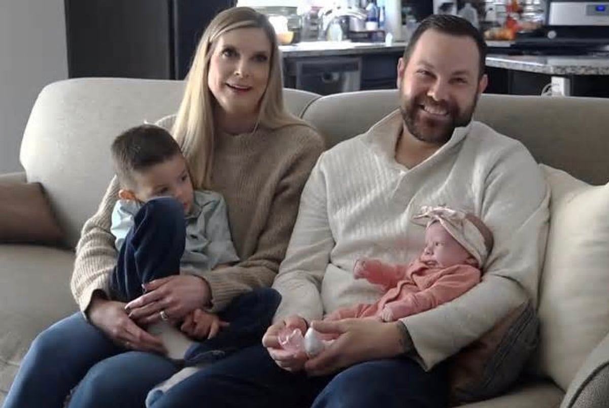 `138 ஆண்டுகளுக்குப் பின் பிறந்த பெண் குழந்தை!’ - கொண்டாட்டத்தில் அமெரிக்க குடும்பம்