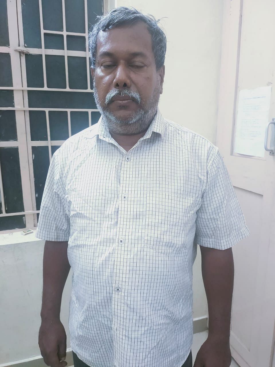கைதுசெய்யப்பட்ட ஆசிரியர் வேலவன்