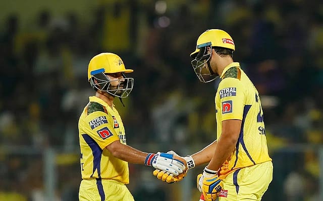 CSKvKKR: முன்னிலையில் CSK! - `6 6 6 6 4 1 4 1 6 4' சளைக்காமல் சண்டை செய்த ரஹானே-துபே கூட்டணி!