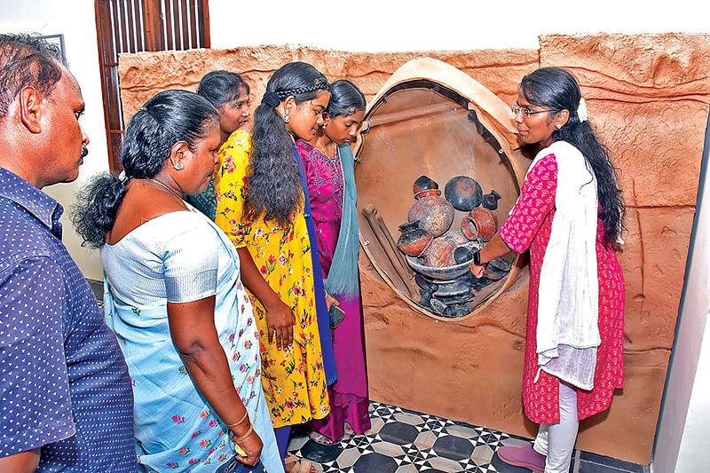 கீழடி