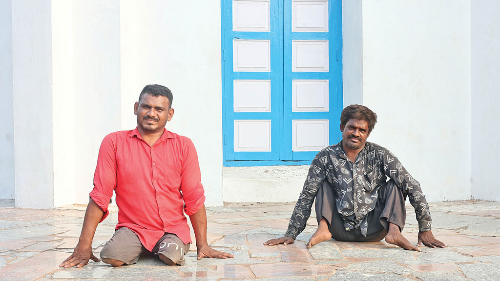 மாற்றுத்திறனாளிகள்