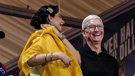 டிம் குக், சோனம் கபூர் 