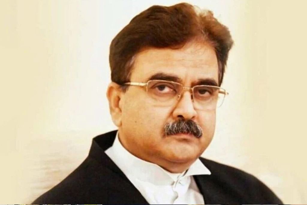 கொல்கத்தா உயர் நீதிமன்ற நீதிபதி அபிஜித் கங்கோபாத்யாய்