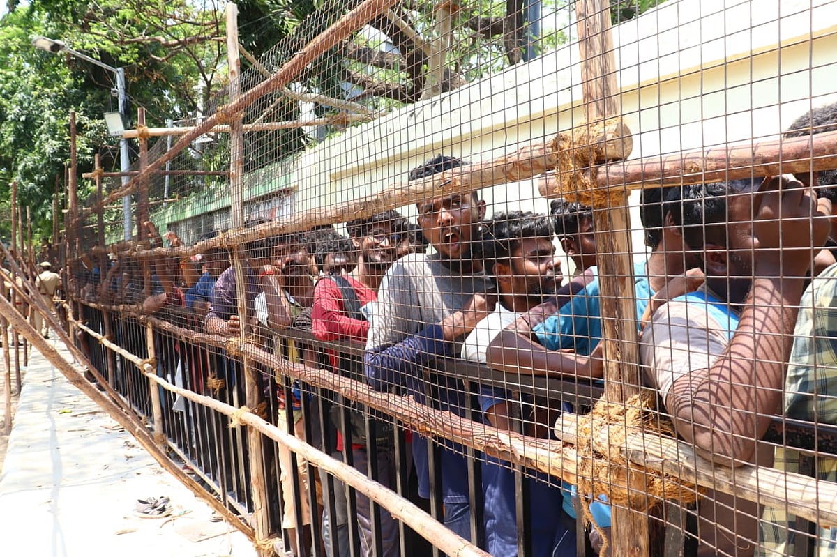 `20% டிக்கெட்தான் ரசிகர்களுக்கு! அப்ப மற்றவை?'- சேப்பாக்கம் டிக்கெட் விற்பனையில் என்னதான் நடக்கிறது?