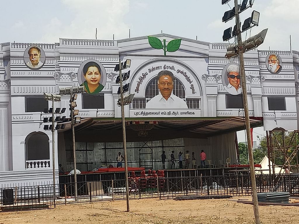 ஓ.பி.எஸ் மாநாடு மேடை
