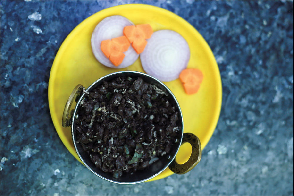 பர்மா ஹோட்டல் ஈரல் கிரேவி...
நாக்கில் நங்கூரமிட்டு உட்காரும்
பாரம்பரிய பரிமாறல்!